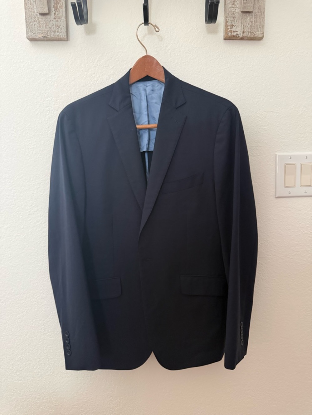Classic Men's Navy Suit Jacket - Tailored Single-Breasted Blazer- Beautiful Reda